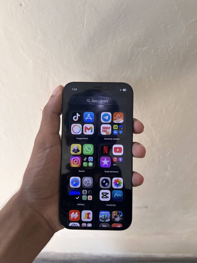 Apple iPhone 12 4