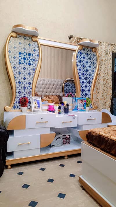 bed set for sale luxury new style slightly used for few months