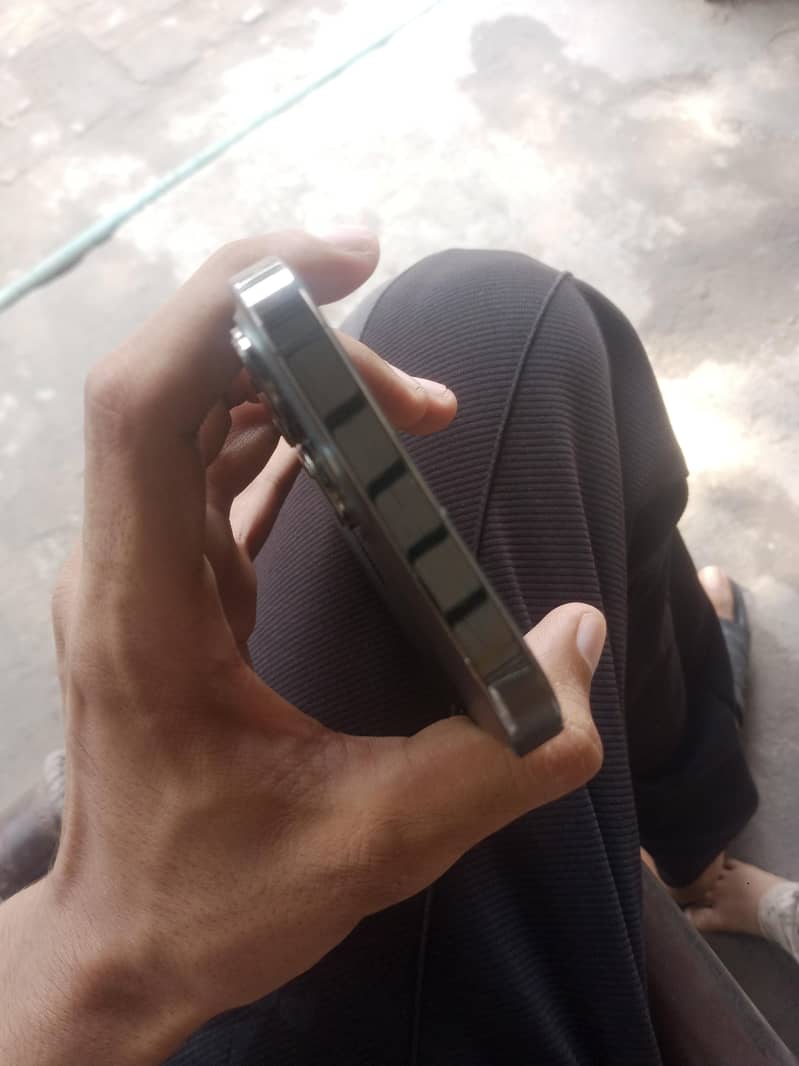 Apple iPhone 13 Pro Max 1