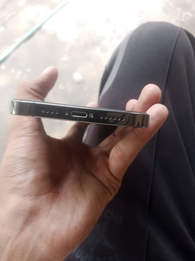 Apple iPhone 13 Pro Max 2