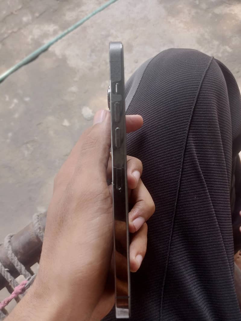 Apple iPhone 13 Pro Max 4