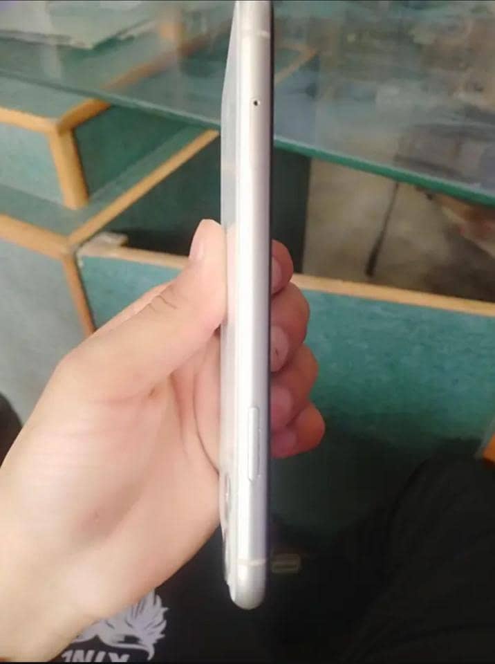 Apple iPhone 11 4