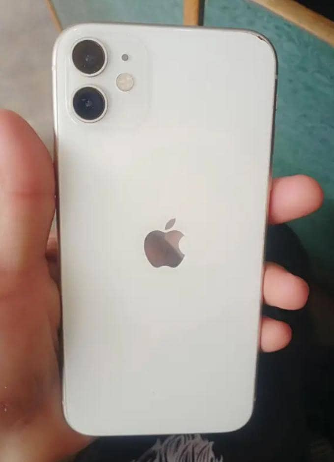 Apple iPhone 11 5