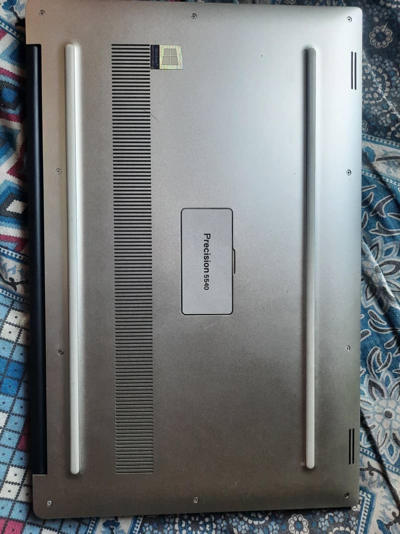 Dell Precision 5540 1