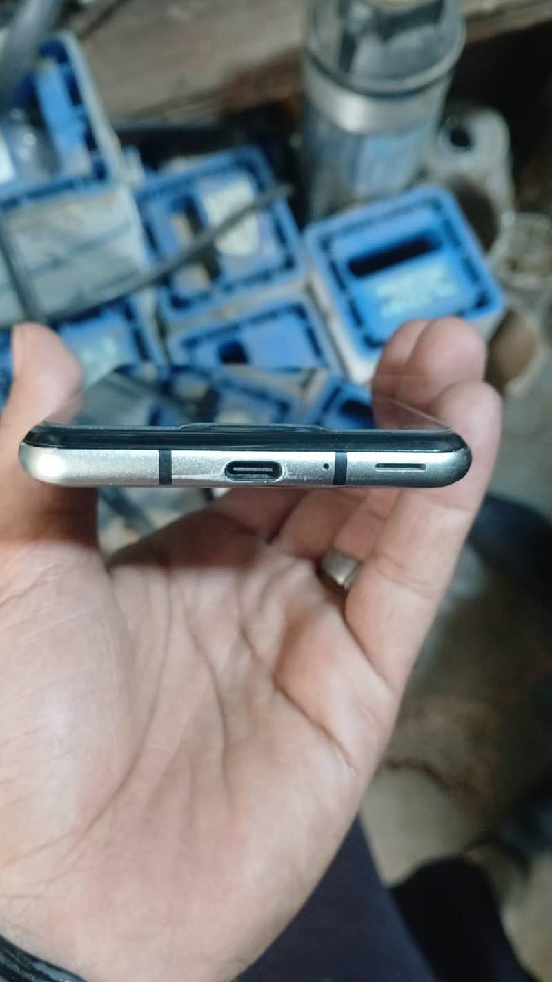 Sharp Aquos R3 2