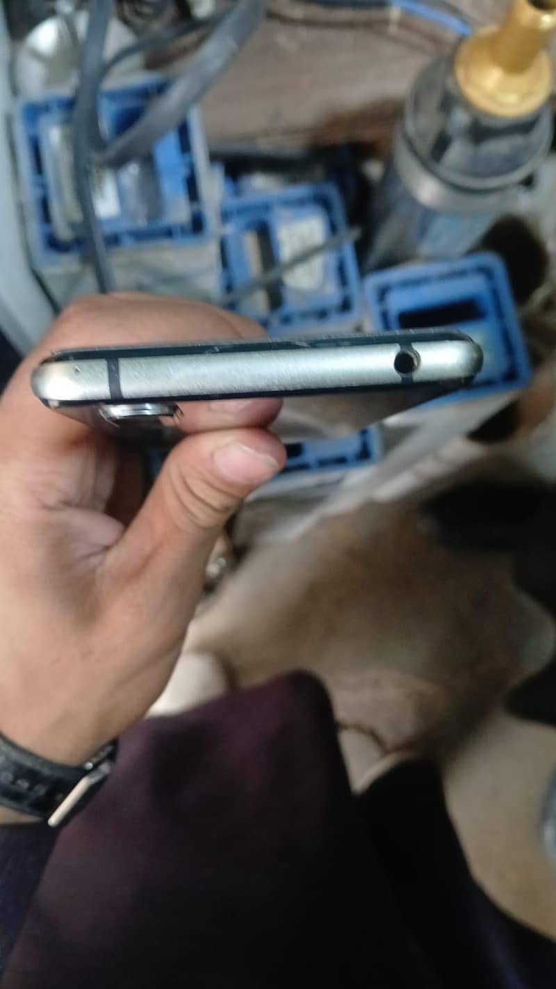 Sharp Aquos R3 3
