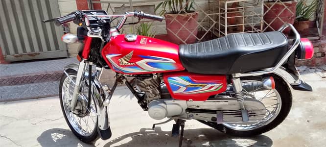 CG 125 in new show room condition