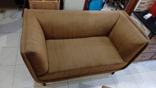 Elegant Beige Sofa Set + 2 Matching Ottomans –Good Condition (read ad