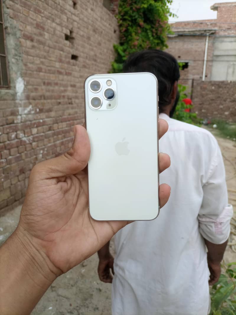 Apple iPhone 11 Pro 1
