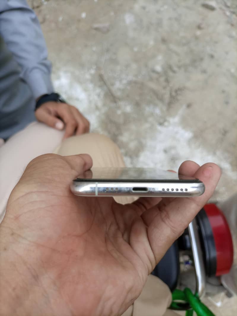 Apple iPhone 11 Pro 2