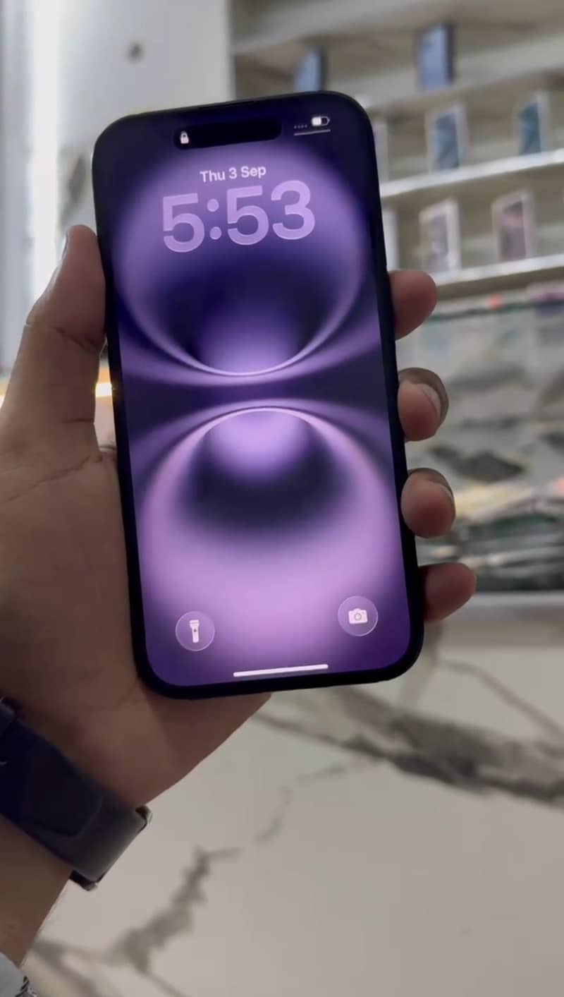 Apple iPhone 16 1