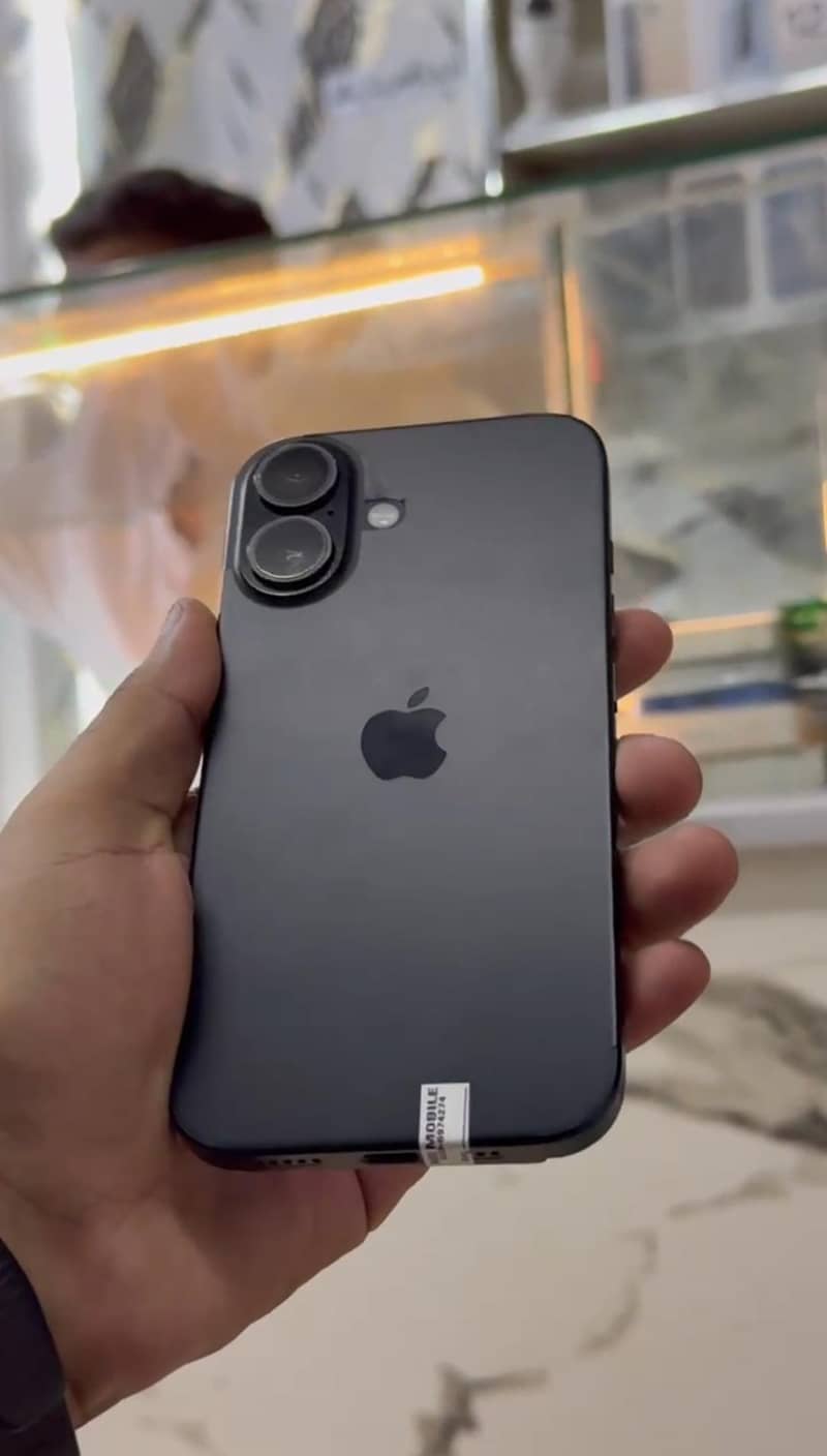 Apple iPhone 16 2