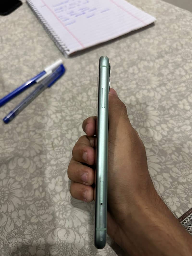 Apple iPhone 11 0