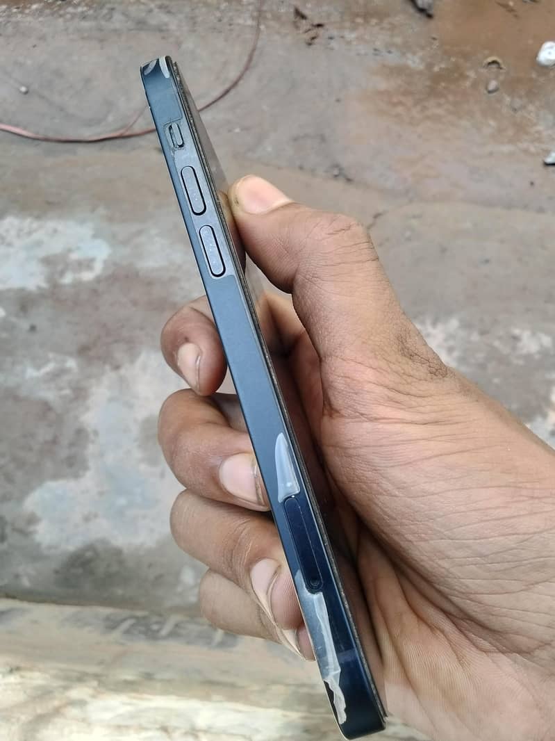 Apple iPhone 12 1