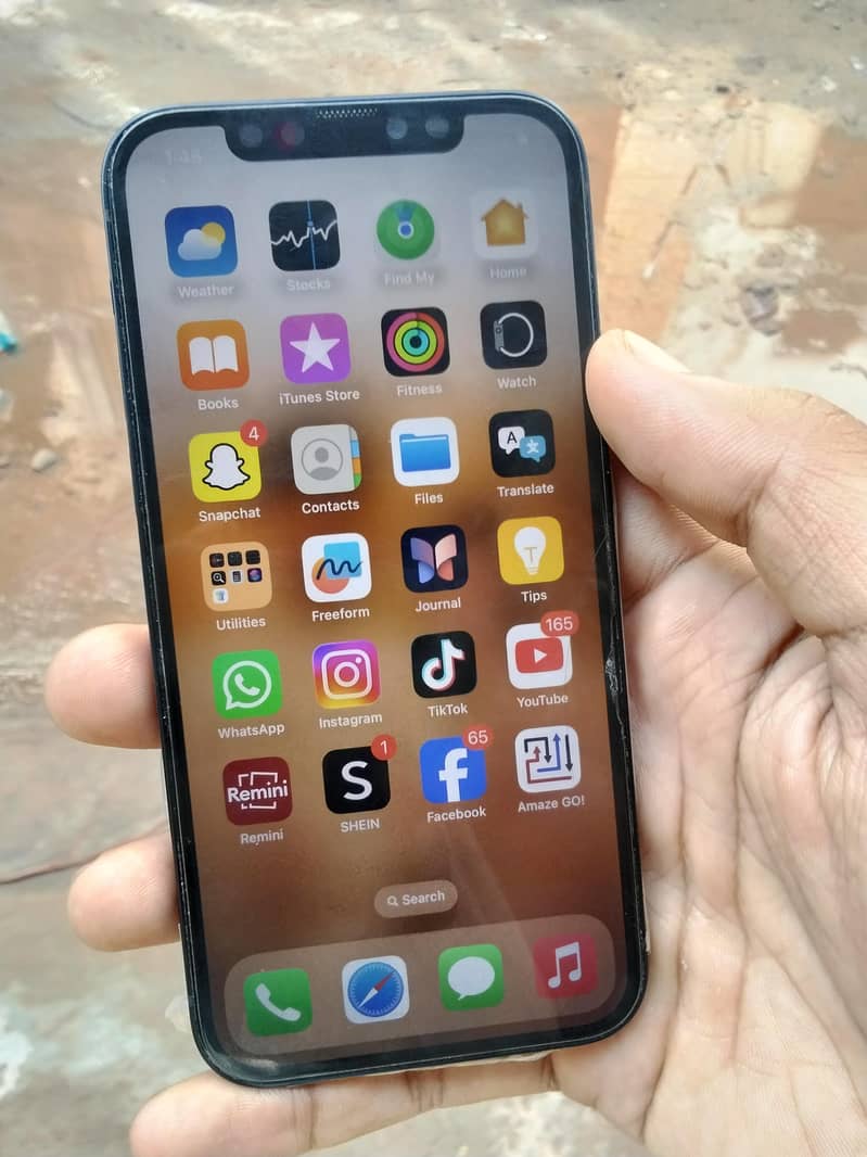 Apple iPhone 12 4