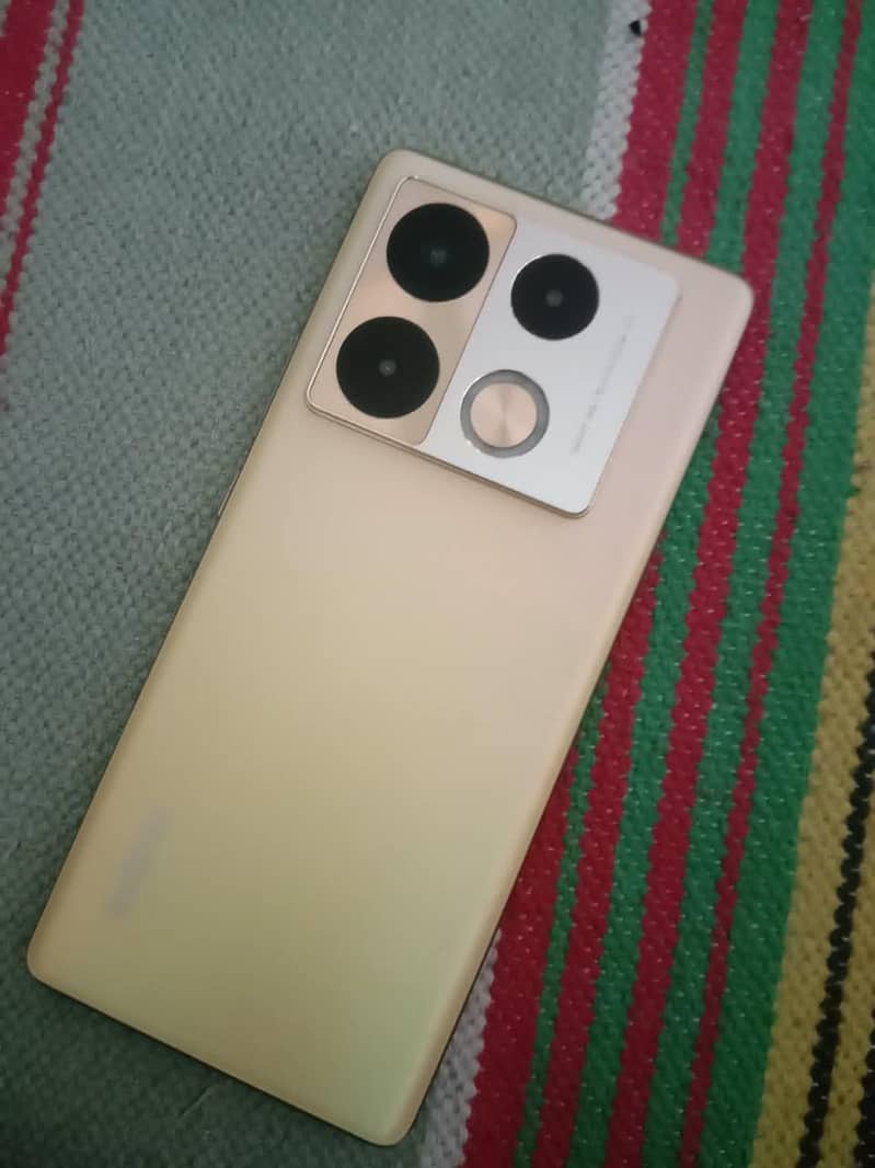 Infinix Note 40 Pro 4