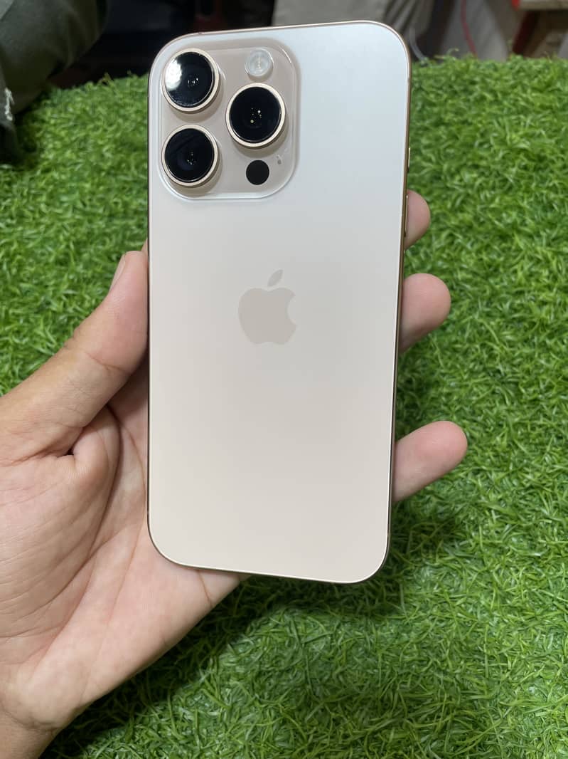 Apple iPhone 16 Pro 1