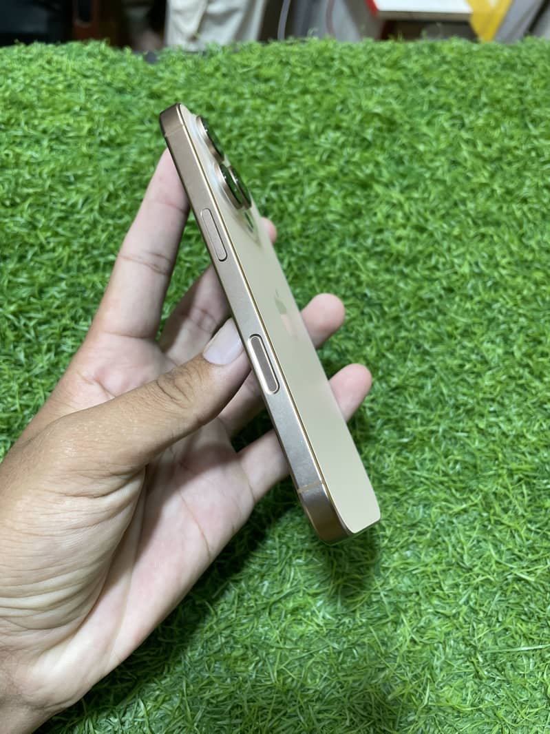 Apple iPhone 16 Pro 3