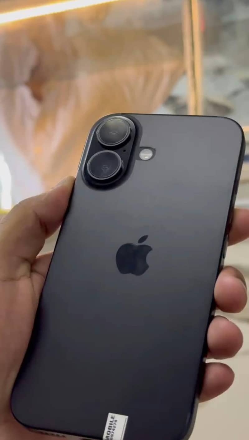 Apple iPhone 16 0