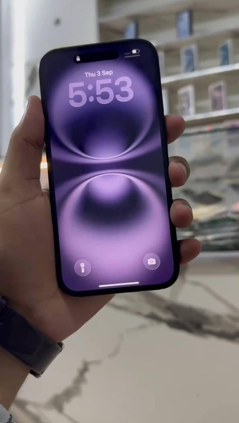Apple iPhone 16 1