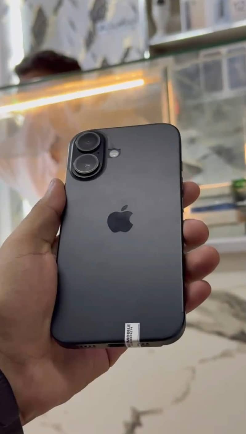 Apple iPhone 16 2