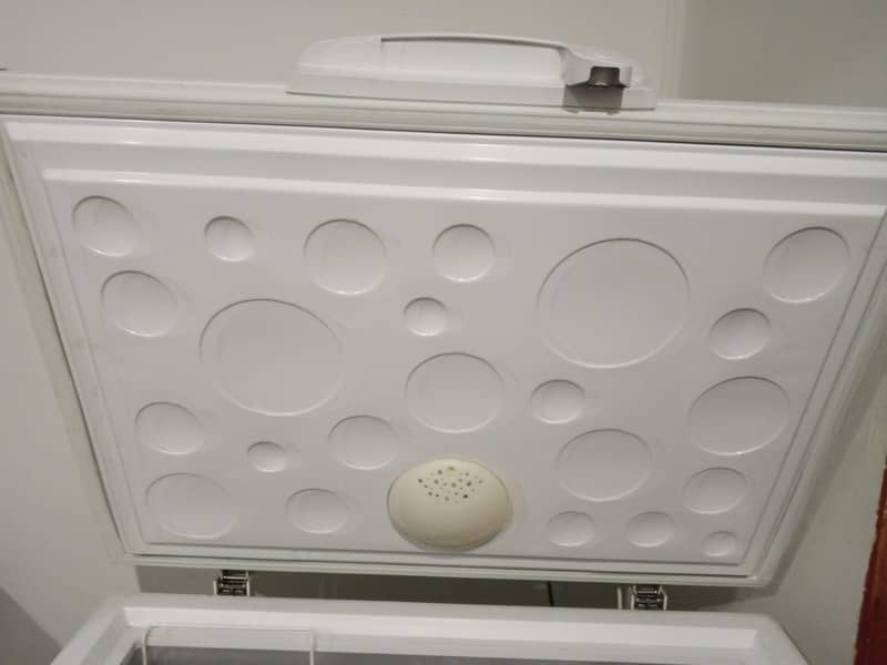 Dawlance deep freezer 0