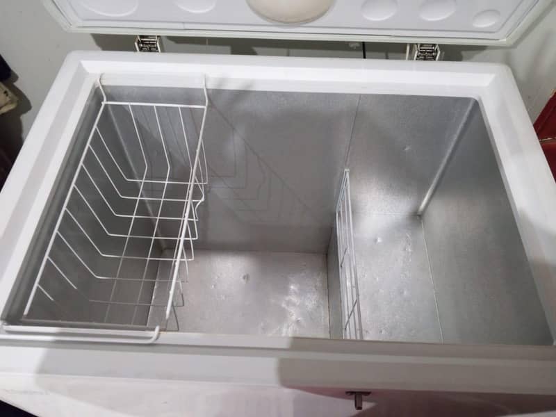 Dawlance deep freezer 3