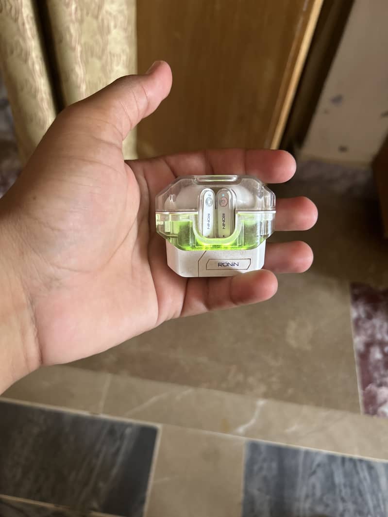 Gaming earbuds 0