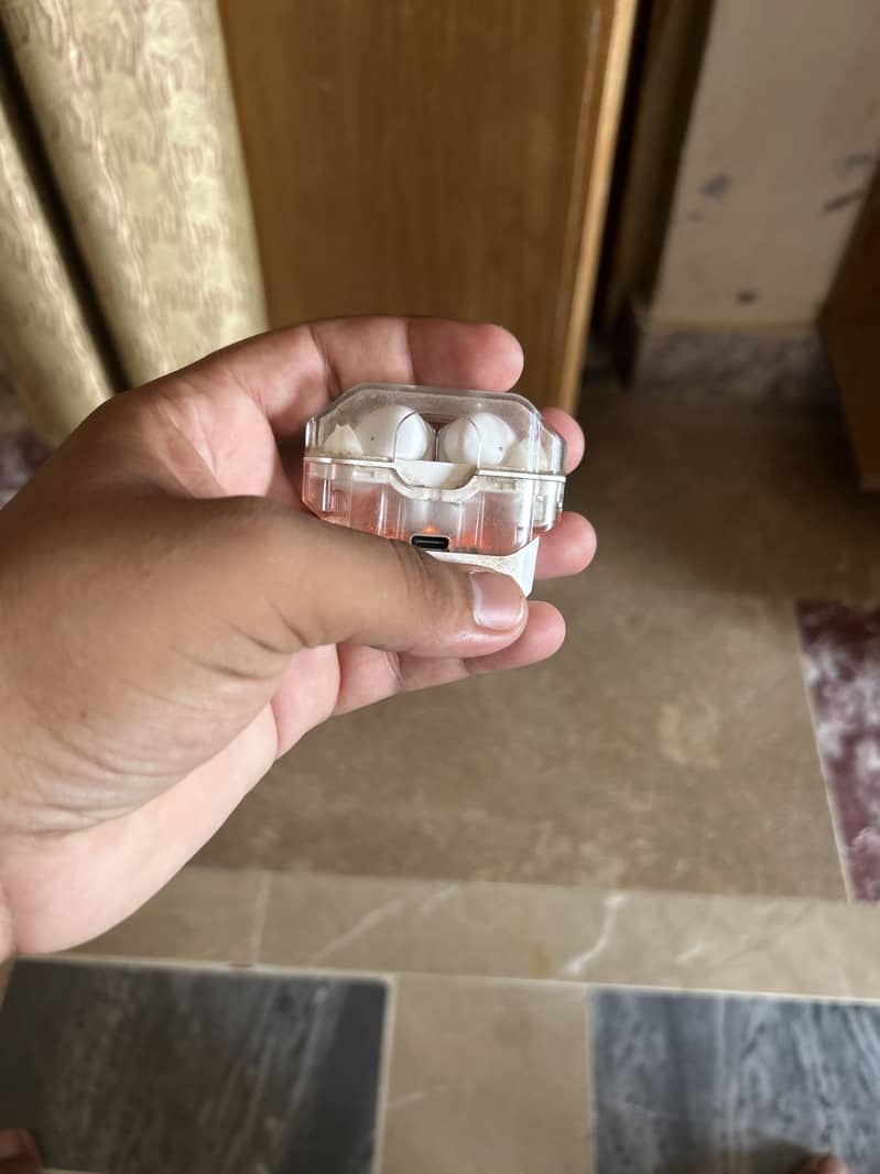 Gaming earbuds 1
