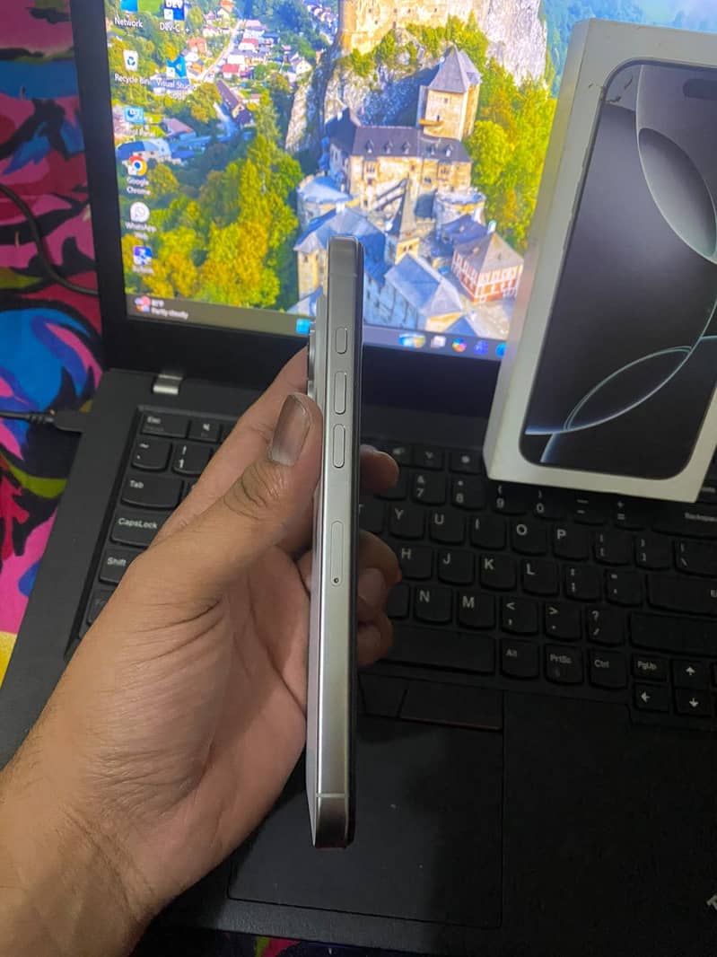 Apple iPhone 16 Pro Max 1