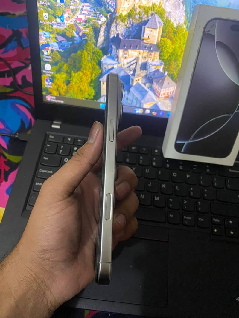 Apple iPhone 16 Pro Max 4