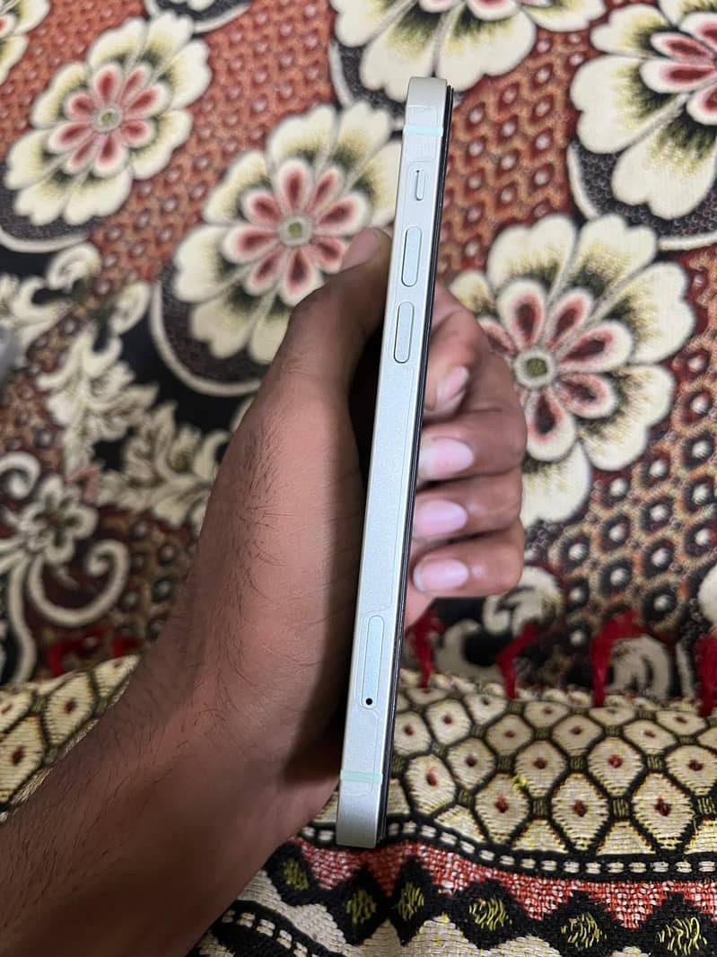 Apple iPhone 12 4
