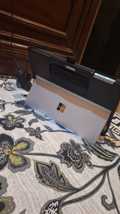 microsoft surface pro 10 with 5g busniss