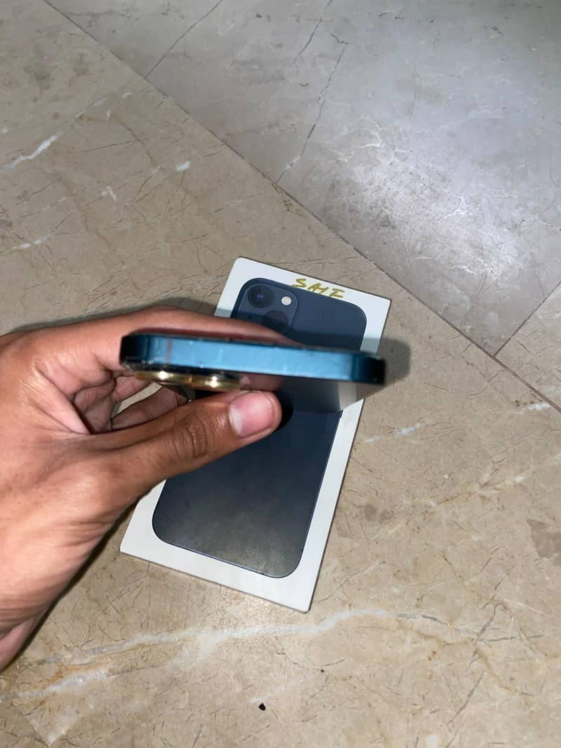 Apple iPhone 13 2