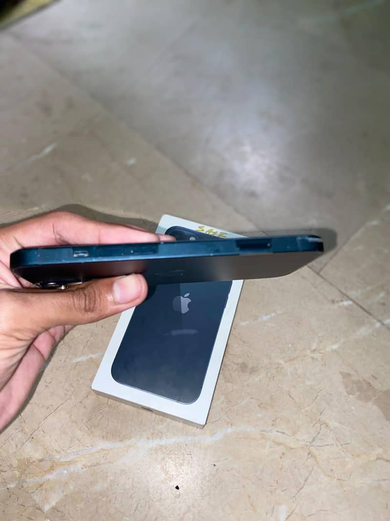 Apple iPhone 13 4