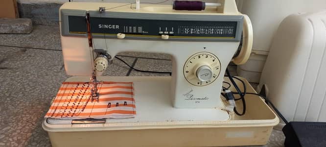 New singer sewing machine for sale.