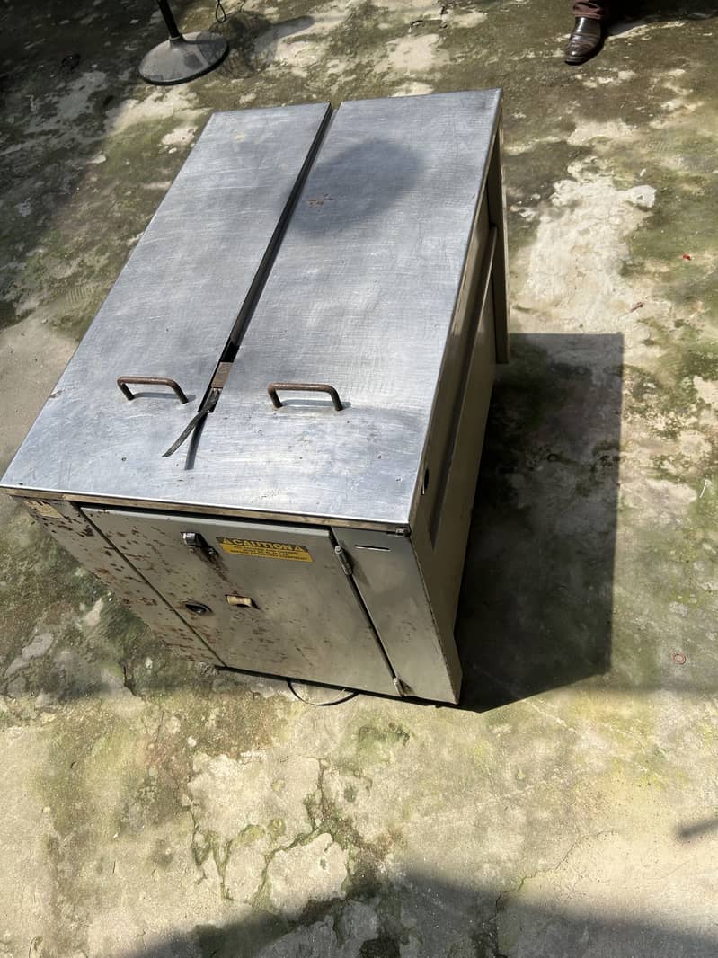 Semi-automatic box strapping machine 1