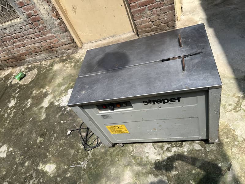 Semi-automatic box strapping machine 2