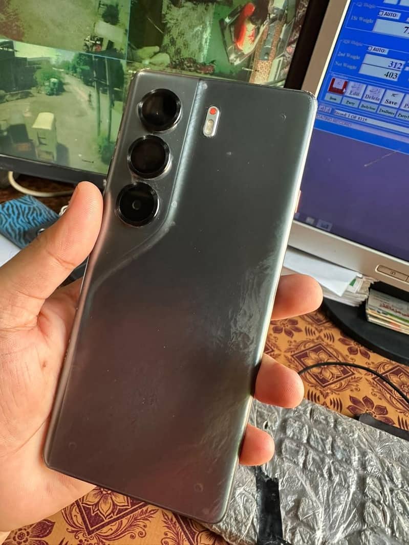 Tecno CAMON 40 Pro 1
