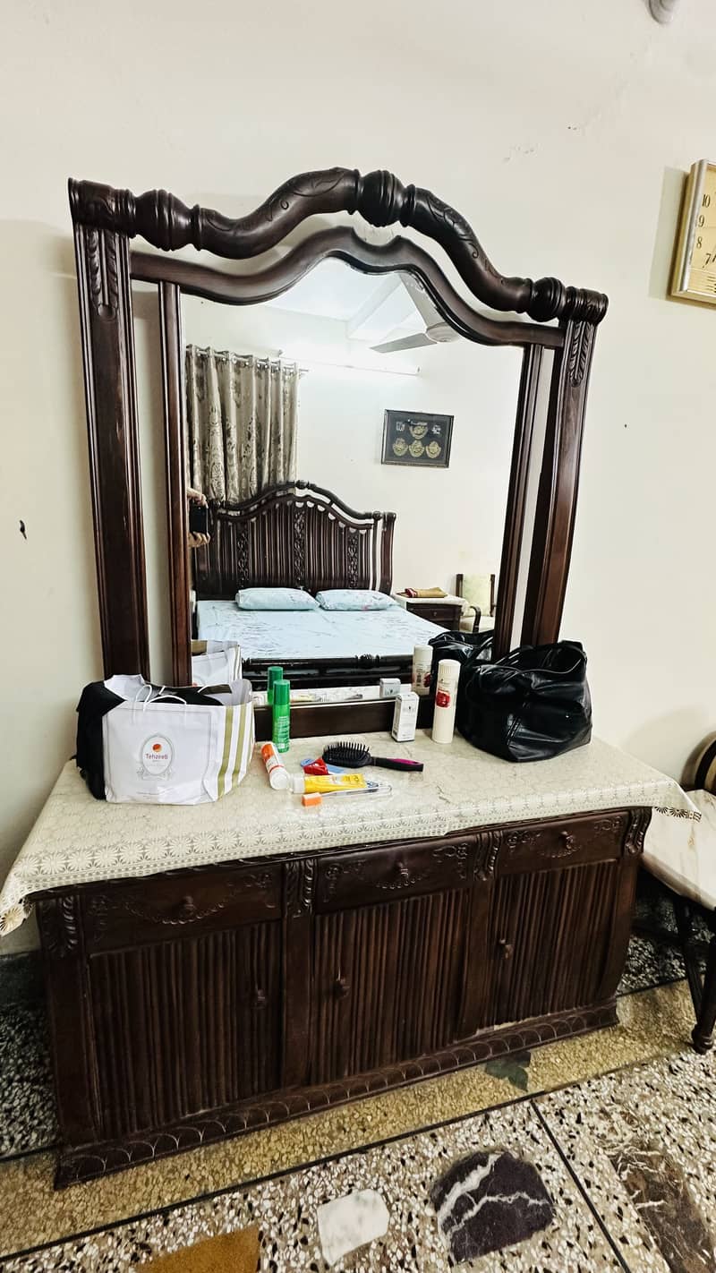 Bed side tables and dressing table 2