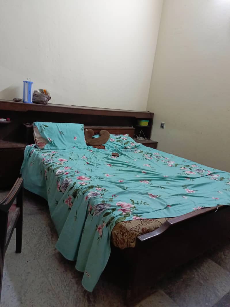 King Bed 0