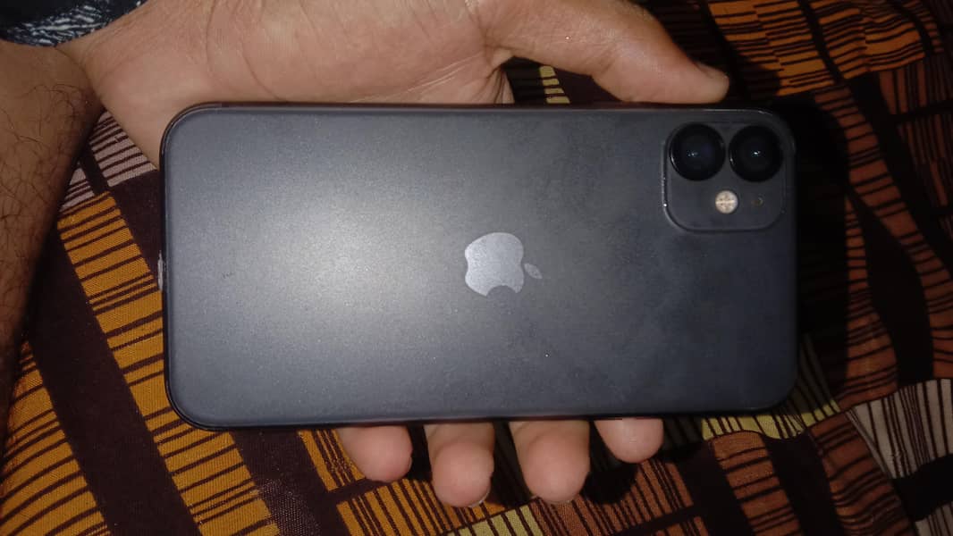Apple iPhone 11 4