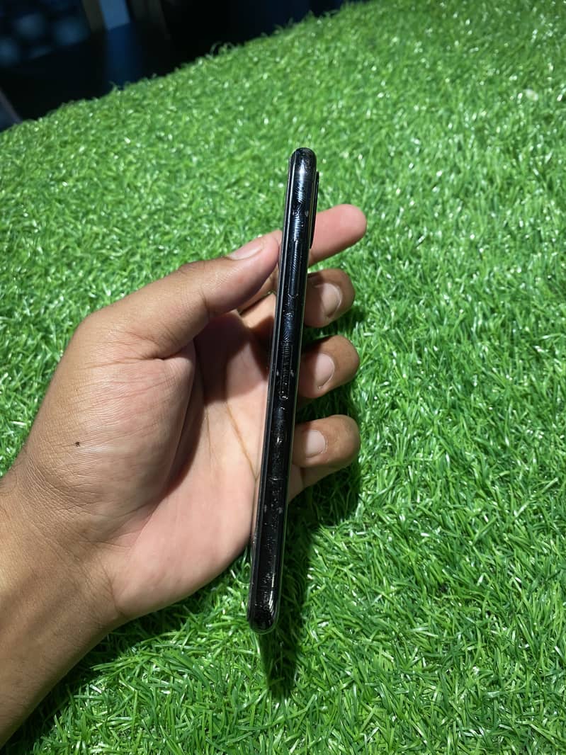 Apple iPhone X 4