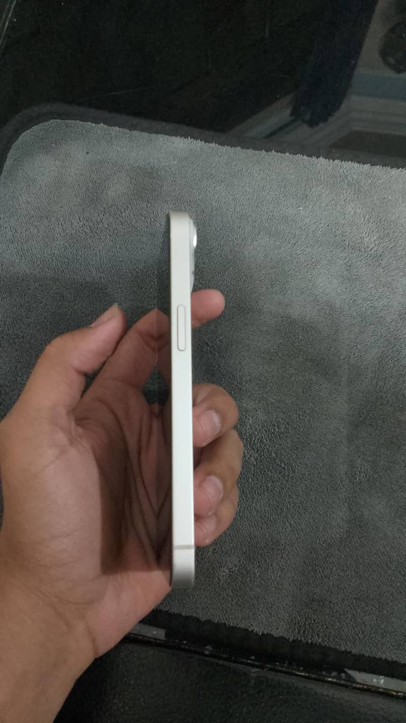 Apple iPhone 14 3