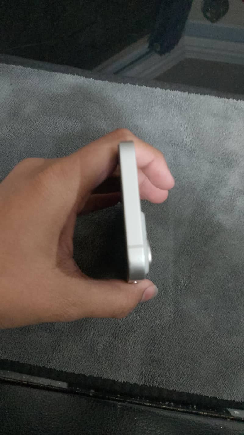 Apple iPhone 14 4