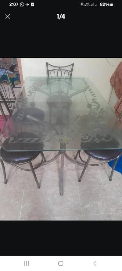 Dining table fine condition