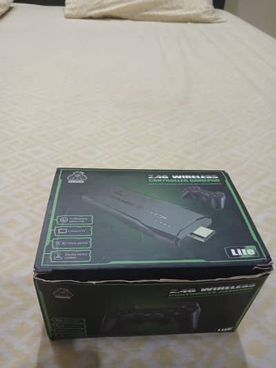 2.4 Wireless controller gamepad with 1000 plus games