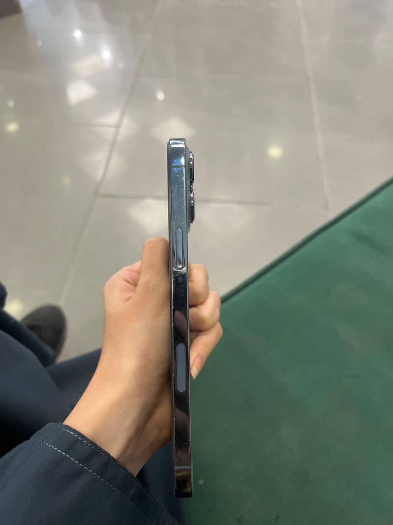 Apple iPhone 13 Pro Max 2