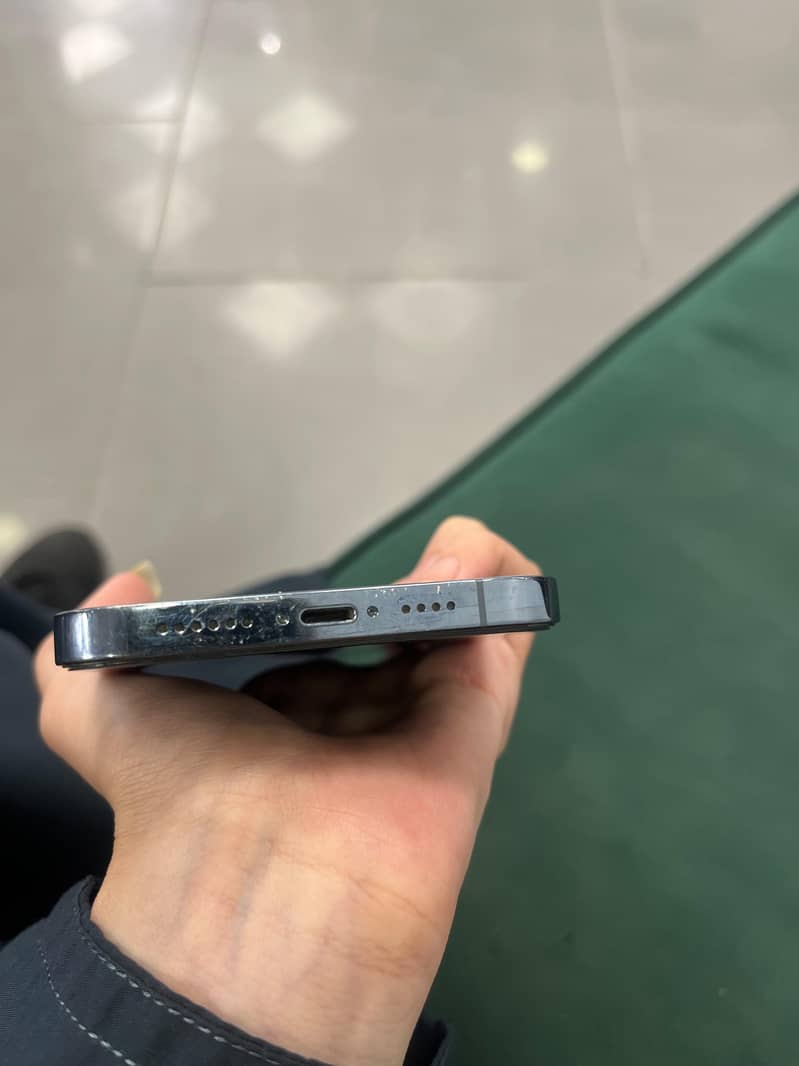 Apple iPhone 13 Pro Max 4