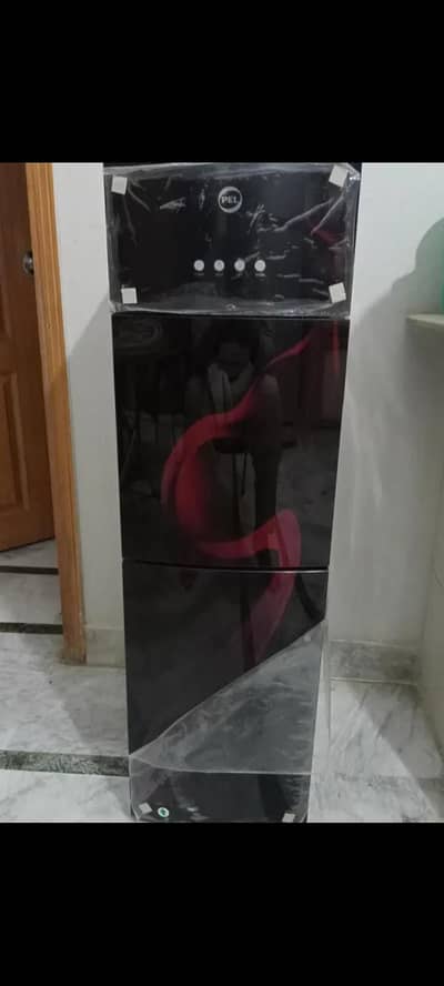 Water dispenser pel  curved glass door